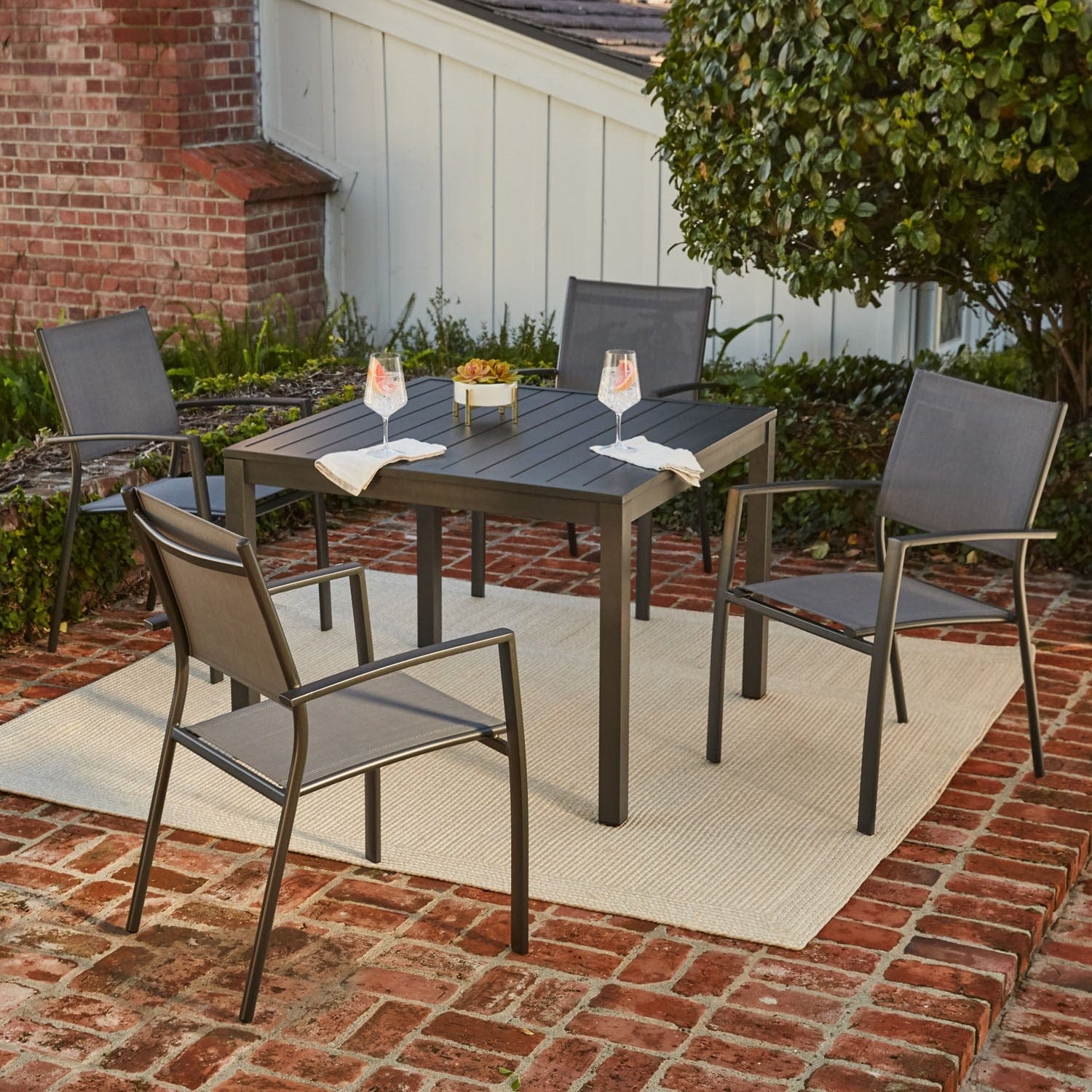 Hanover Outdoor Dining Set Hanover - 5 Piece Dining set | 4 Alum sling dining chairs | Square slat top dining table | NAPLESDN5PCSQ-GRY