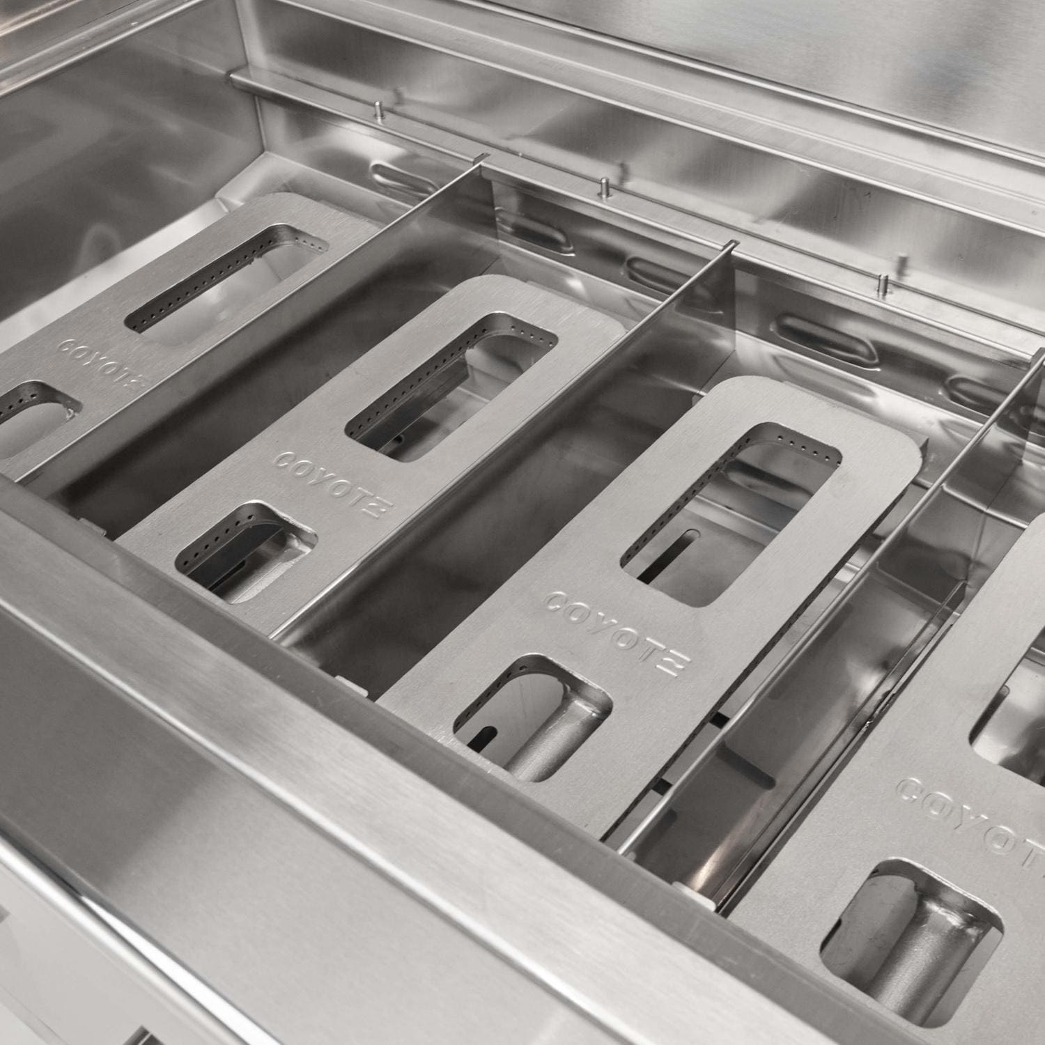 Coyote - CL-Series 42-in 5-Burner Built-In Natural Gas Grill w/ Lift-Assist Hood & Safety Valve - C3CL42NG