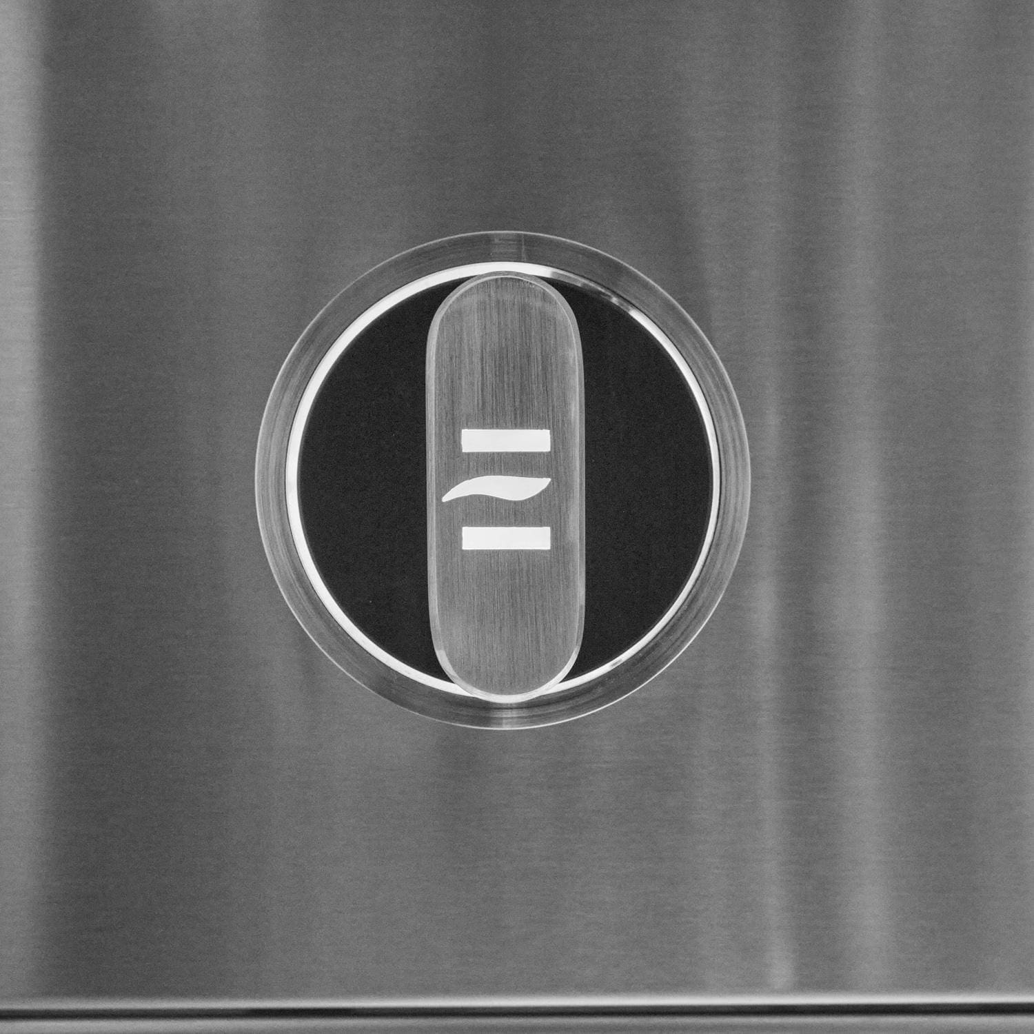 Coyote - CL-Series 42-in 5-Burner Built-In Natural Gas Grill w/ Lift-Assist Hood & Safety Valve - C3CL42NG