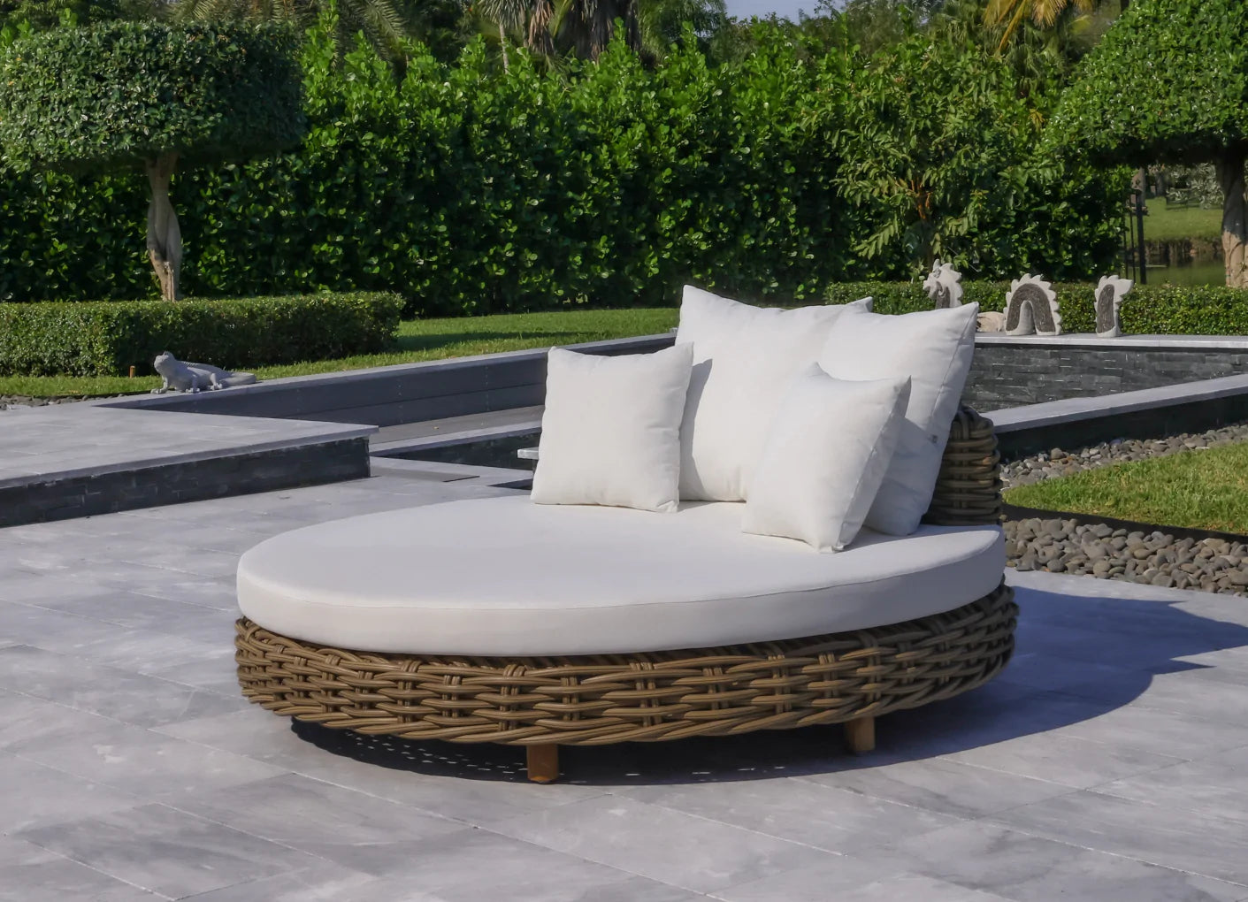 OUTSY - Katalina 66 Inch Round Poly Hyacinth Sun Lounger - 0AKA-RSL-BR-R