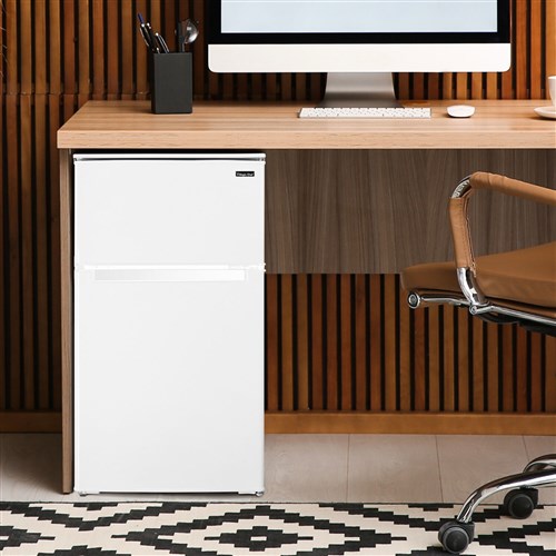 Magic Chef - 3.1-cu. ft. Mini Refrigerator with Top Freezer in White - HMDR310WE