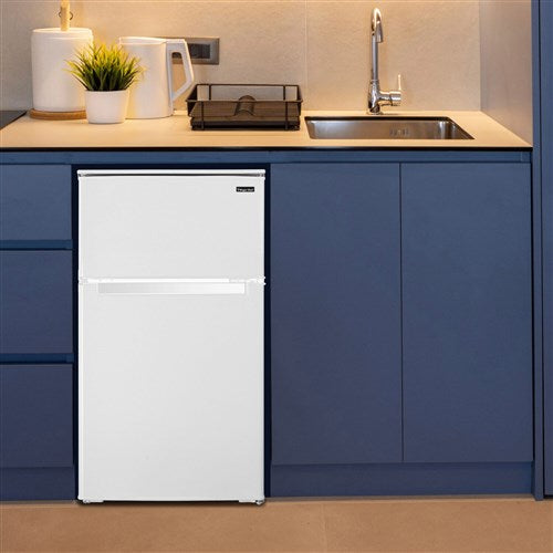 Magic Chef - 3.1-cu. ft. Mini Refrigerator with Top Freezer in White - HMDR310WE