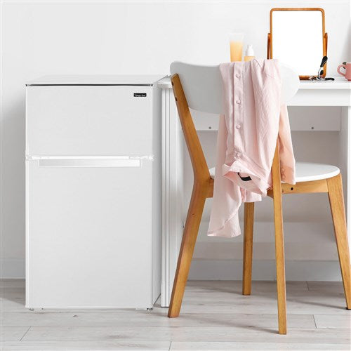 Magic Chef - 3.1-cu. ft. Mini Refrigerator with Top Freezer in White - HMDR310WE