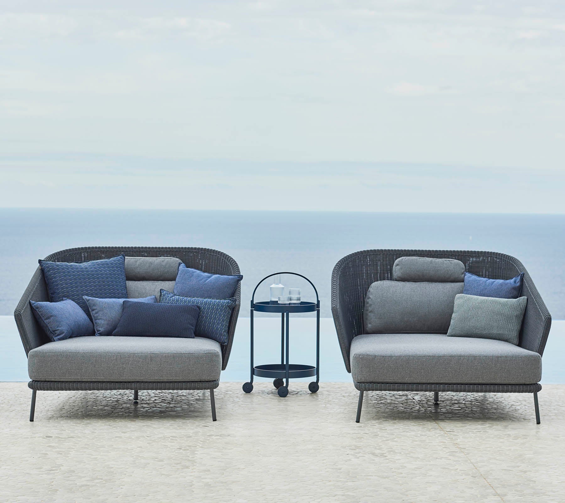 Cane-Line - Mega lounge chair, incl. grey AirTouch cushions - Aluminium | 54102LGAITG