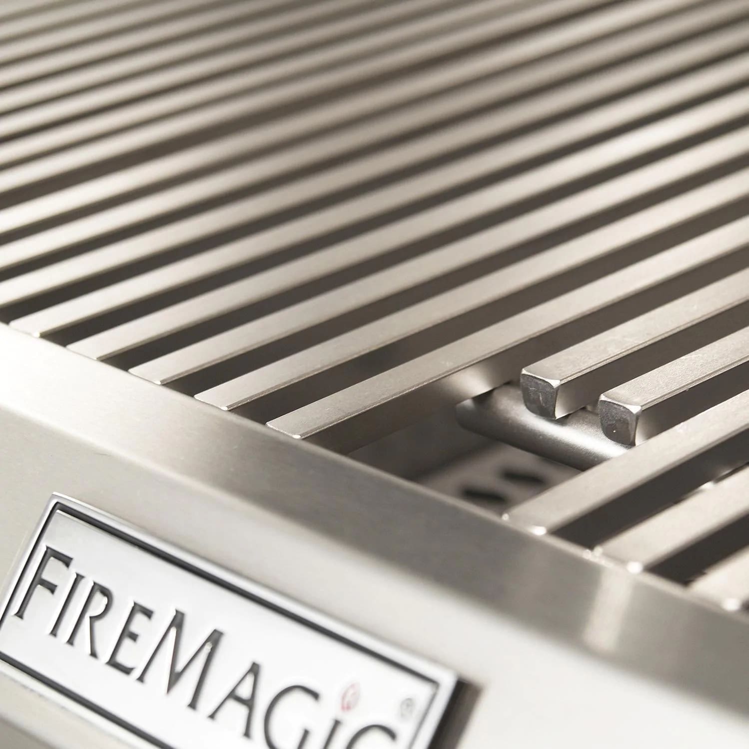 Fire Magic - Aurora A660I 30" Built In Natural Gas/Propane Grill With Analog Thermometer - A660I-7LAX