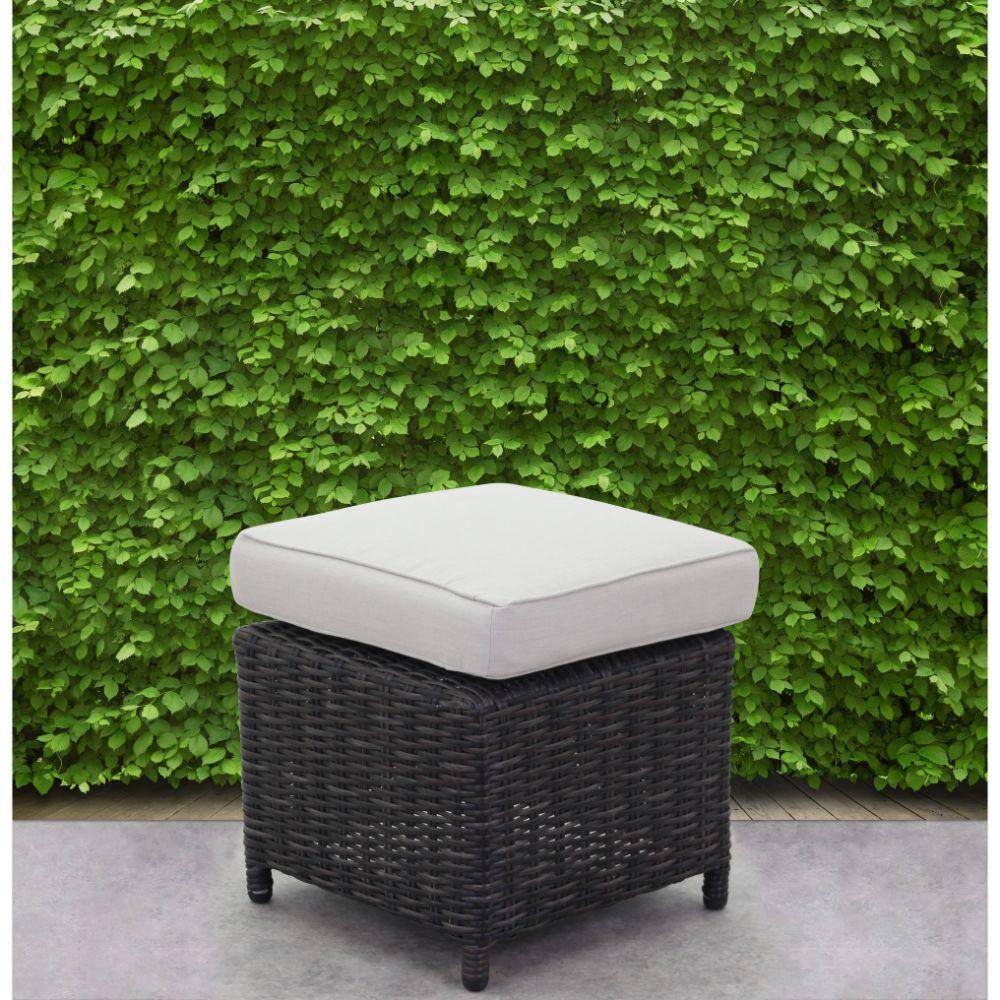 Courtyard Casual Courtyard Casual -  Chelshire Ottoman

Solution Dyed Acrylic
 | 5253