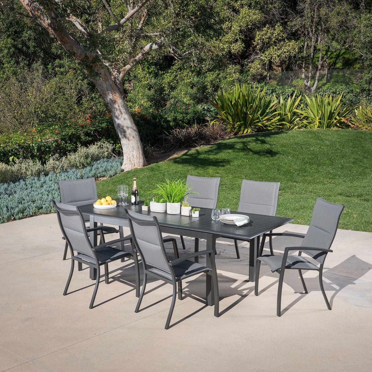 Hanover Outdoor Dining Set Hanover - Cameron 7-Piece Expandable Dining Set with 6 Padded Sling Dining Chairs and a 40" x 94" Table - CAMDN7PCHB-GRY