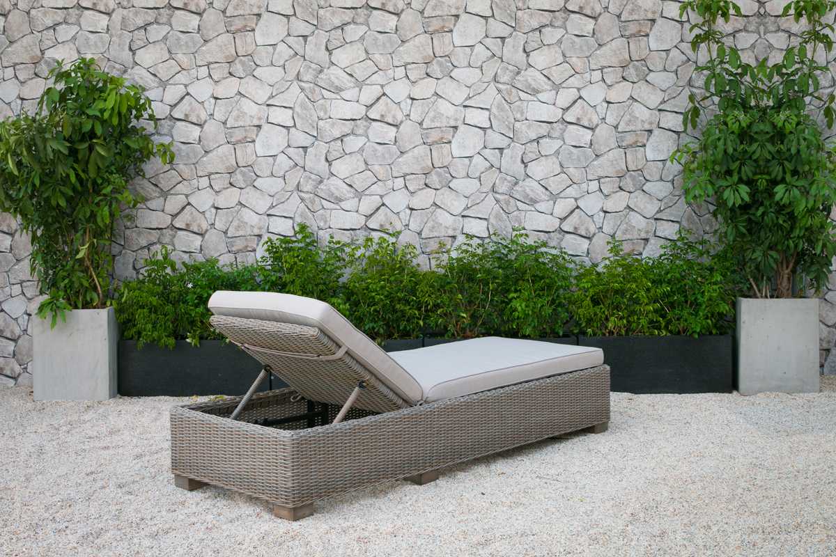 HomeRoots Outdoors Patio Furniture Title / Aluminium, Wood, Rattan, Outdoor Wicker Sunbed