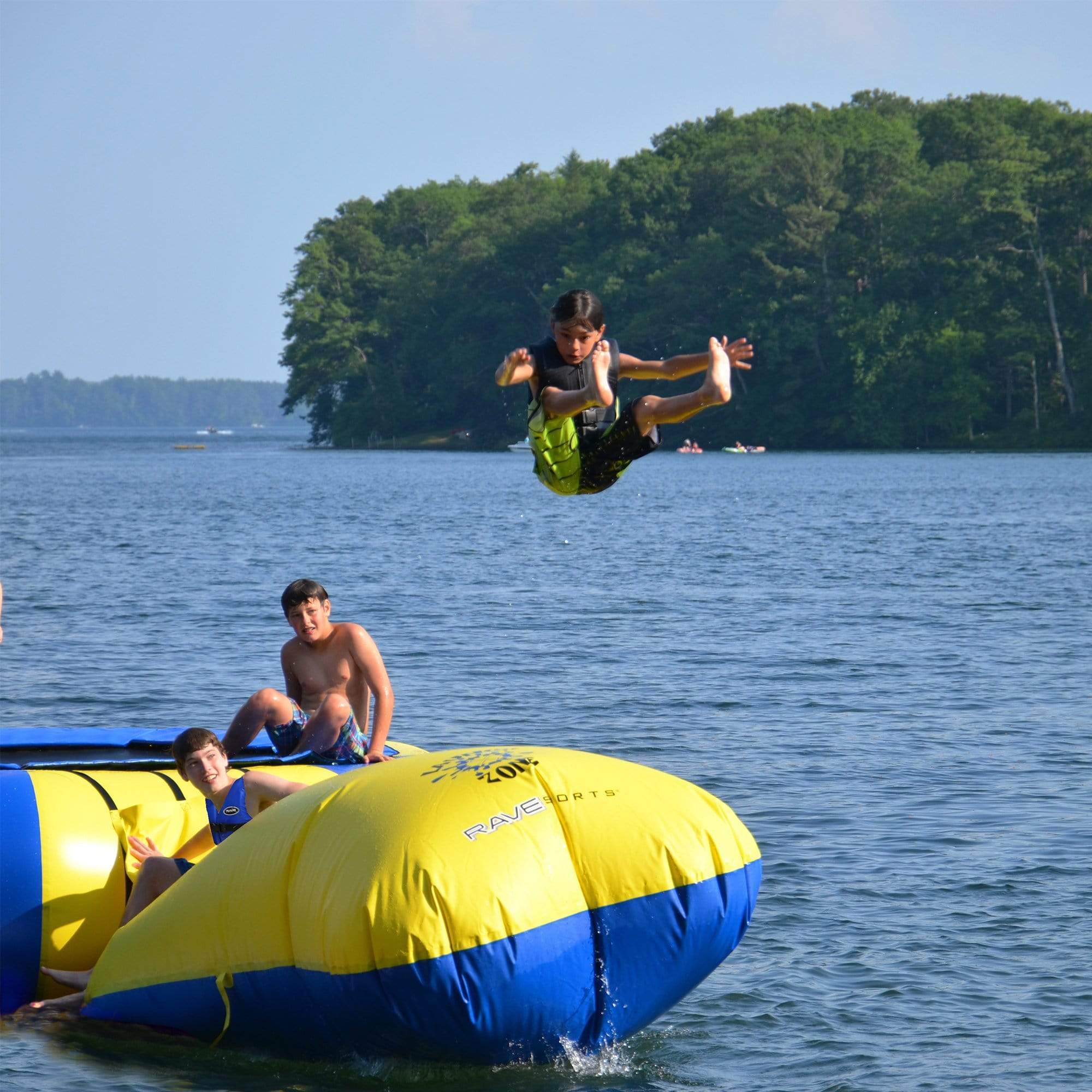 Rave Sports - Water Trampoline Aqua Jump 200 w/Launch and Log – Recreation  Outfitters