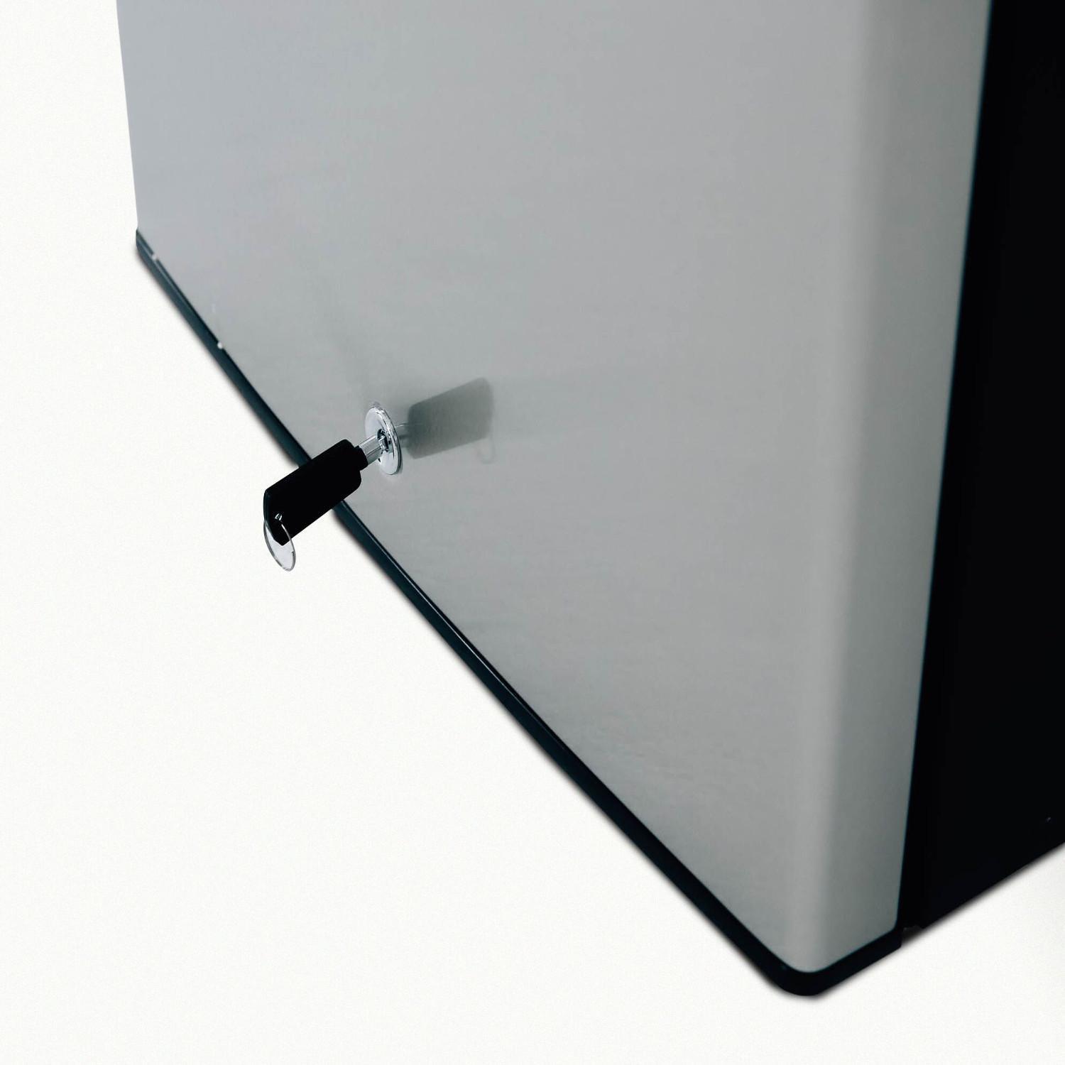 Summerset Grills Summerset Refrigeration Refrigerator, 21" - 4.5ft3 - Reversible Door